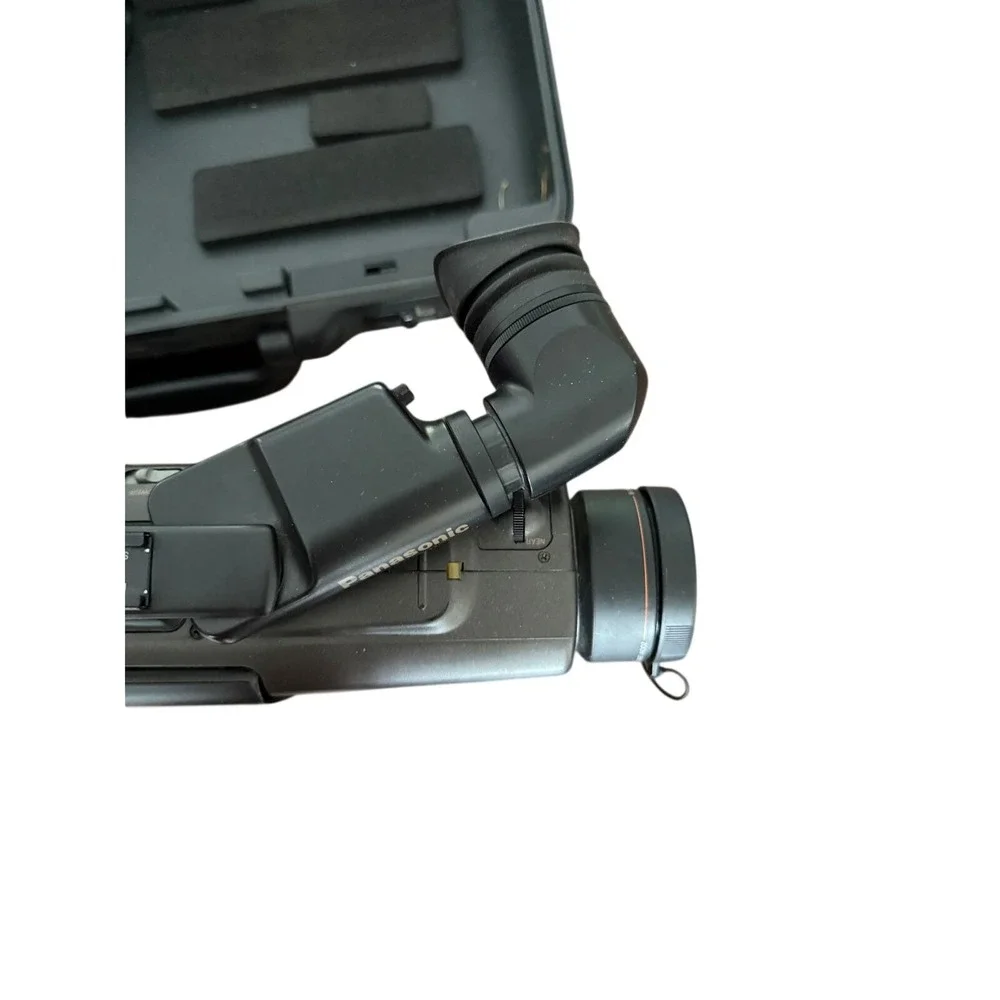Panasonic AFx12 VHS Camcorder PV-520D w/ Case Power Adapter Tested Powers On